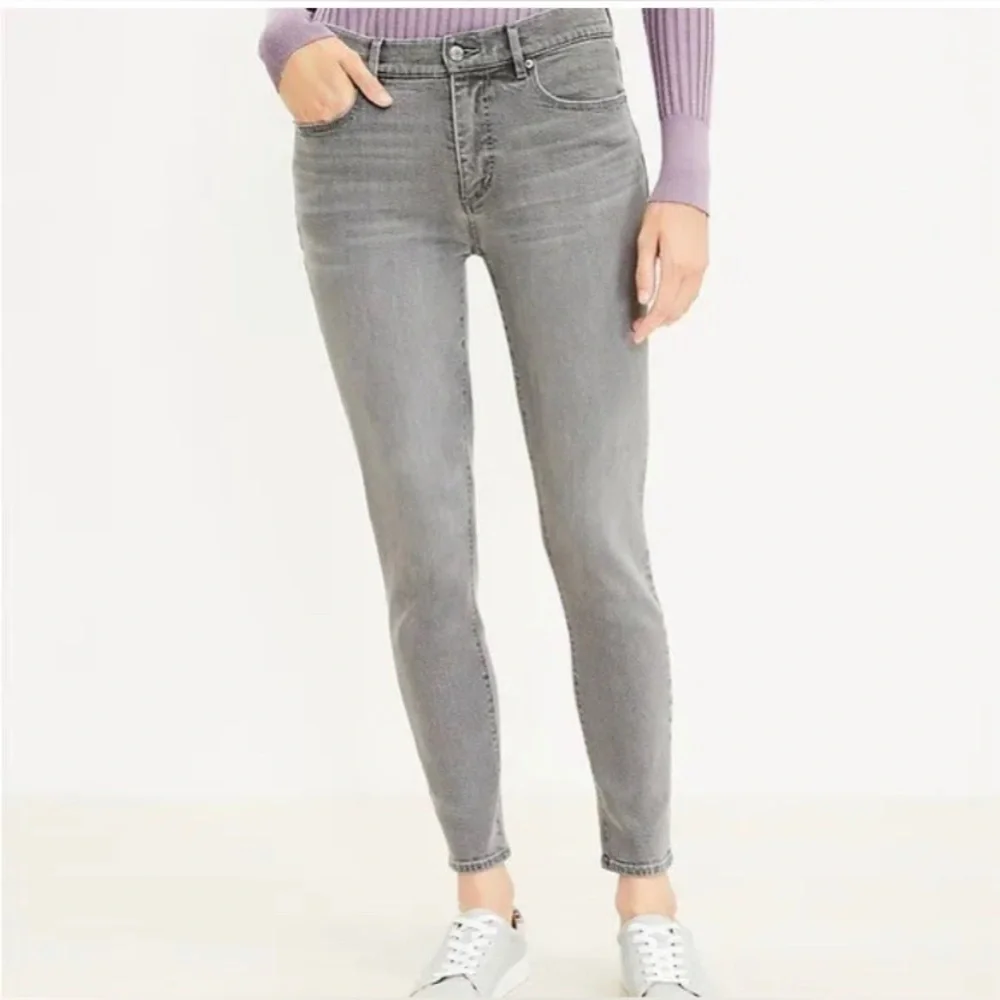 Loft Skinny Crop Gray Jeans Size 2/26!! So Soft! NWOT